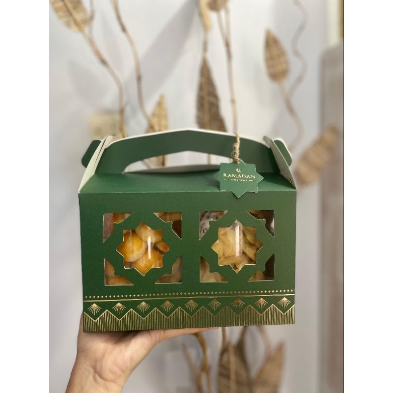 

paket hampers lebaran nastar cookies semprit