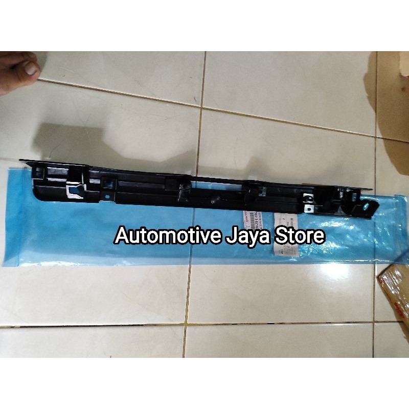 Bracket Breket Trunklid Bagasi Avanza 2019-2020 Original