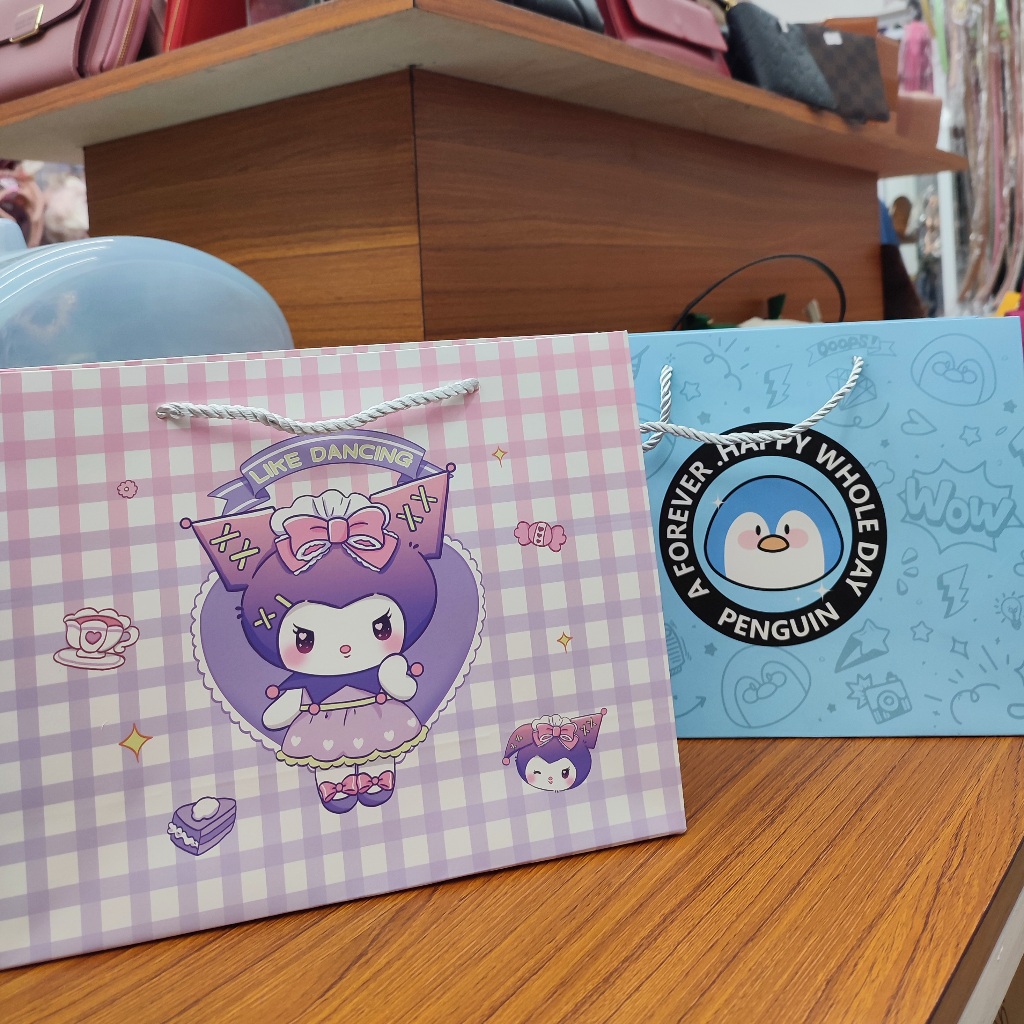 

Paperbag Kado Persegi Karakter Murah Harga Grosir Bisa Cod