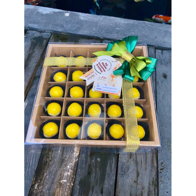 

premium nastar with exclusive box hampers lebaran nyepi natal hari raya