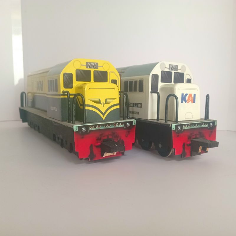 kereta api mainan lokomotif CC201 vintage