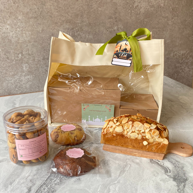 

Hampers Lebaran Idul Fitri - Hampers D 'Mini Cookies | Soft Cookies | Banana Bread'