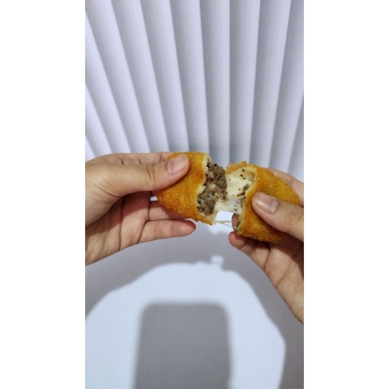 

Risol Wagyu Frozen isi 5 bymamaacid