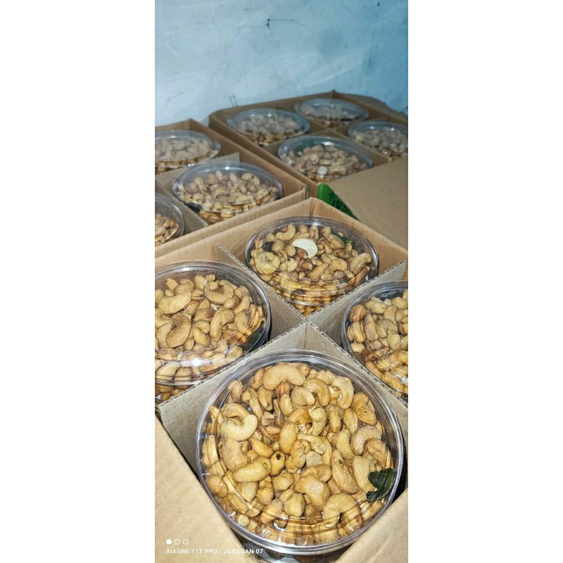 

Jajan lebaran *Ready*Mete utuh toples