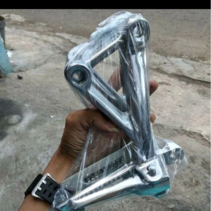 power footstep belakang CBR 150R old cb 150 postep 150R bagian belakang