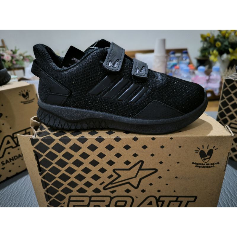 Sepatu Pro Att PI 600V Hitam polos