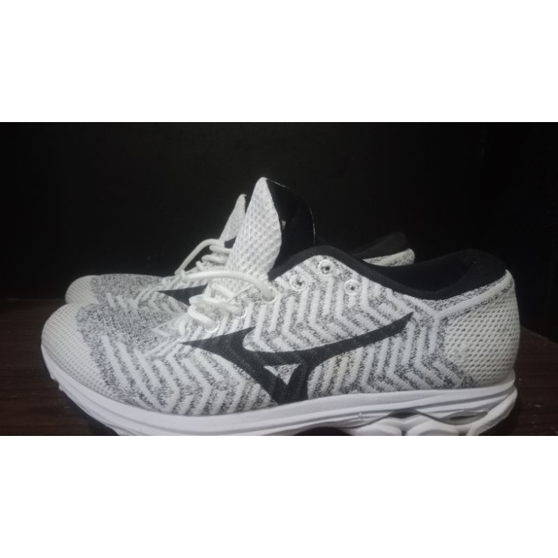 Mizuno ukuran 41 sepatu second