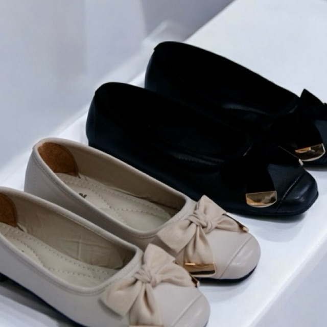 Flat shoes by.zdn panses