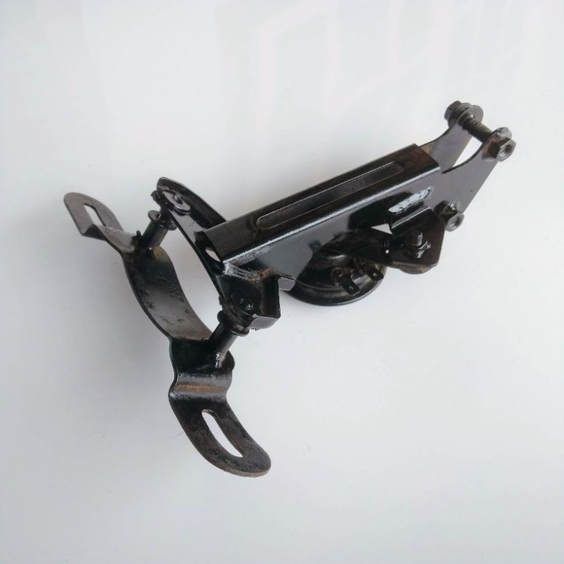 Dudukan tameng depan plat nomor Beat karbu original