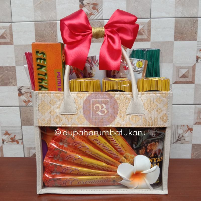 

PARCEL , HAMPERS , GIFT Parsel Galungan , Hampers Galungan , Parsel Nyepi , Hampers Nyepi , Parsel Dupa , Hampers Dupa Paket C