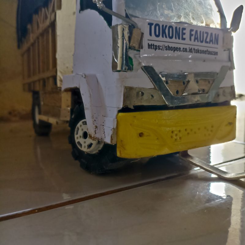 TEROT / ENGKOLAN MINIATUR TRUK PLASTIK