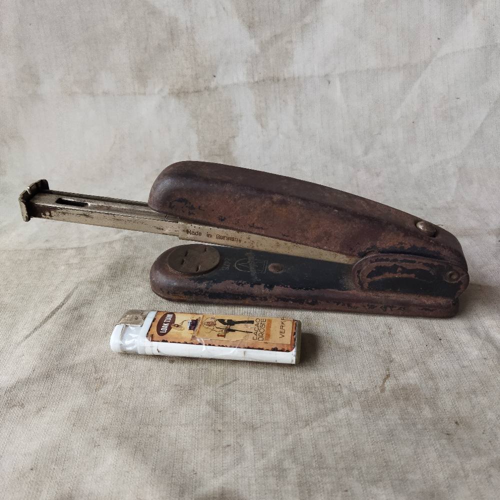 

Pajangan vintage Staples Novus made in Germany