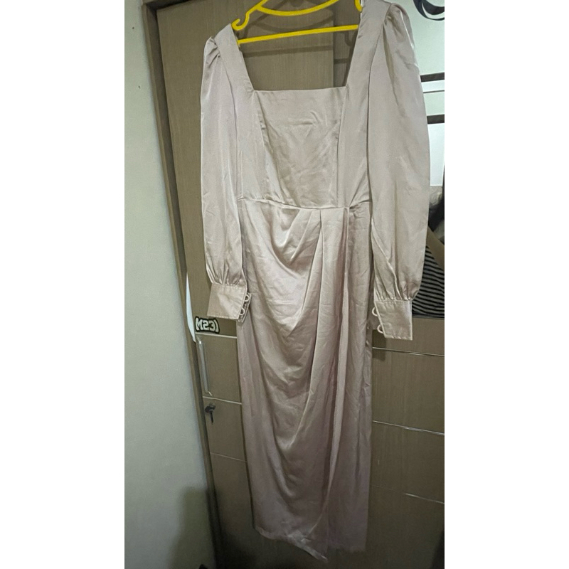 Preloved Dress Satin