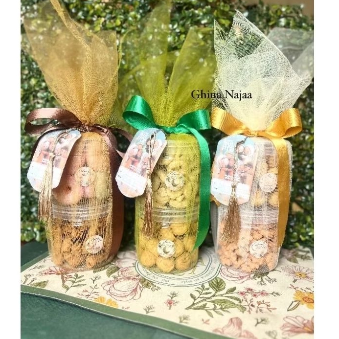 

Hampers Lebaran. Hampers Idul Fitri. Hampers Murah. Hampers Kue murah