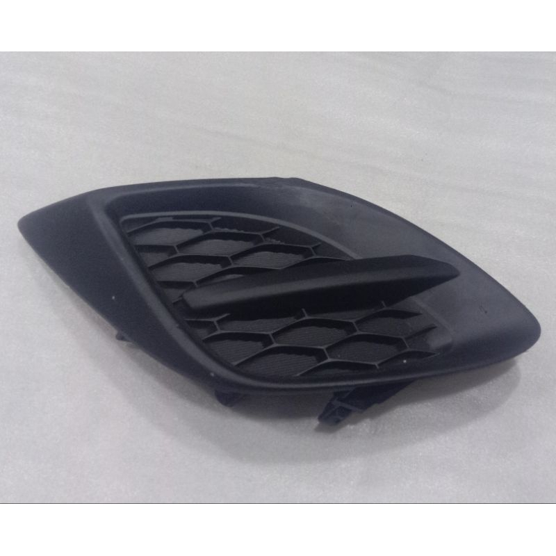 cover foglamp Mazda 2 non Skyactiv original. cover foglamp Mazda 2 lama