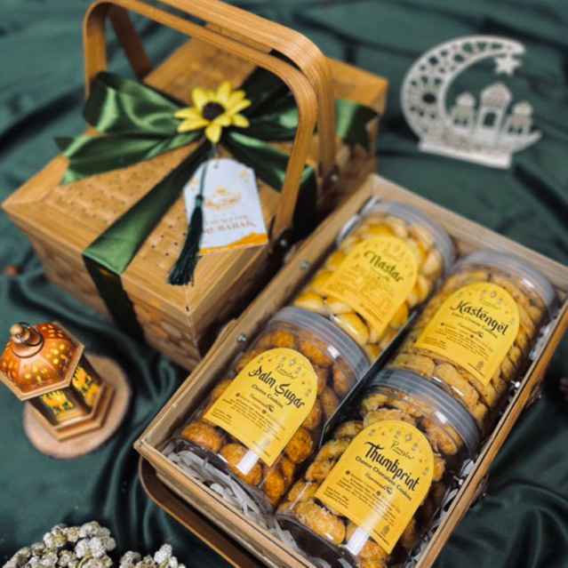

Hampers Kue Kering Estetik isi 4 Toples 800ml - Hampers Lebaran Box Bambu