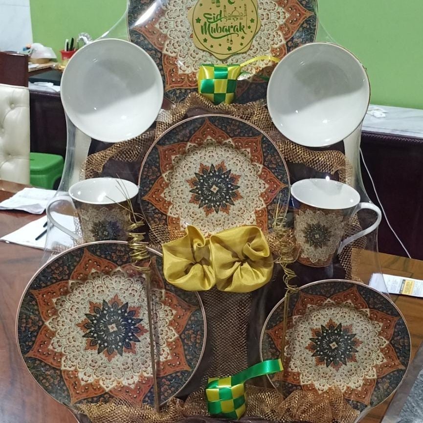 

PARSEL LEBARAN / PARCEL PIRING GELAS CANTIK IDUL FITRI / HAMPERS LEBARAN