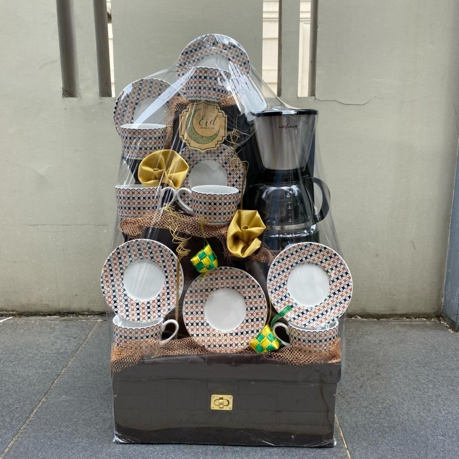 

Hampers Lebaran / Parcel Tea Set Spesial Lebaran + Coffee Maker Premium / Parsel Keramik Mewah Pecah Belah