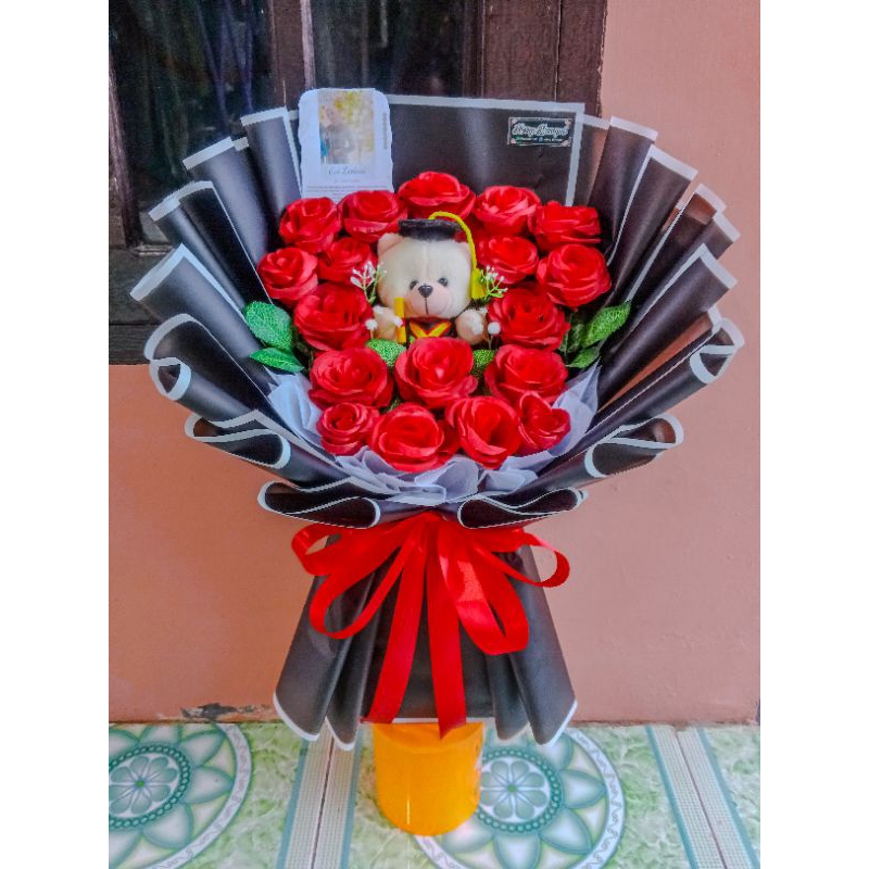 buket bunga wisuda/ buket boneka wisuda/ merah hitam