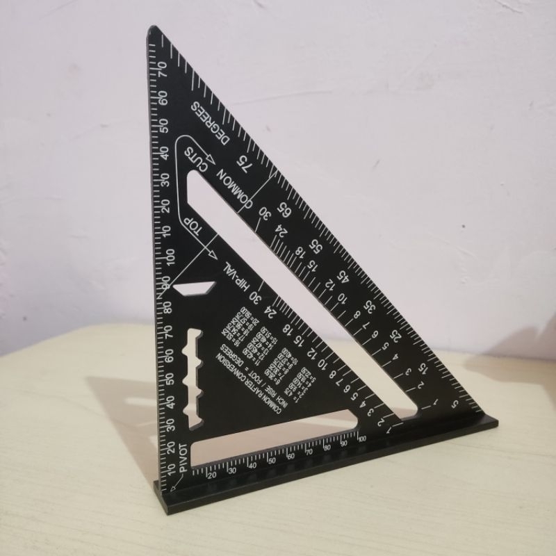 

penggaris siku 7" merk solid (material besi solid)