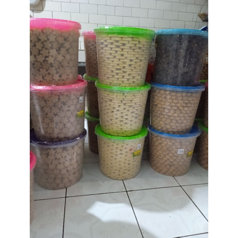 

Cemilan Lebaran Idul Fitri (250gr) Kue kering -snack ,Sukro,samora,Liko, kacang Thailand, bumbu,atom ,Soes, nastar, skippi,salju,beng beng,rentak susu,keju,astor