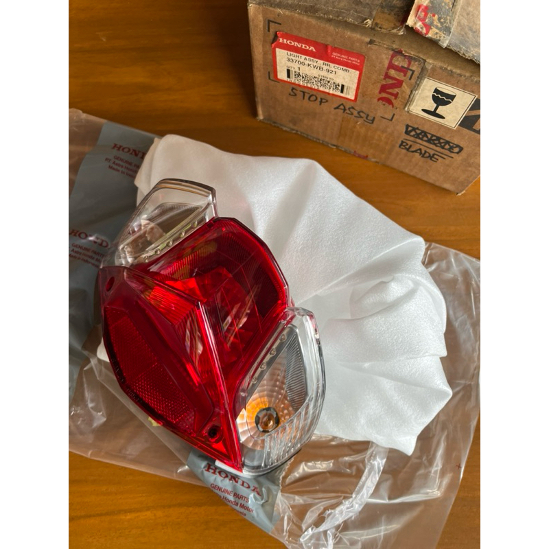 Lampu belakang Stoplamp Honda Blade 110 Karbu 33700-KWB-921 Lampu Belakang Blade Karbu Carbu Blade B