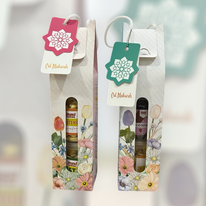 

Hampers 2 Mini Cookies box tinggi bunga