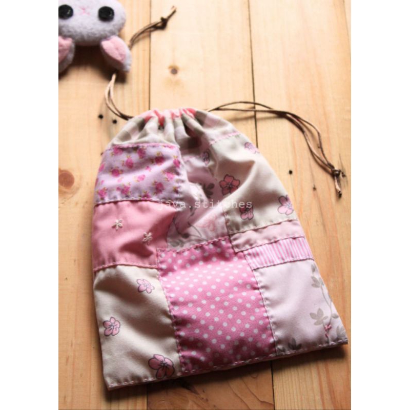 pouch | tas serut kain perca tas kantong full jahit dan sulam tangan (hand stitched)