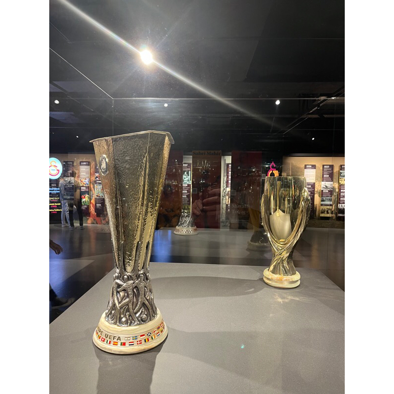 

piala dunia makan kerupuk