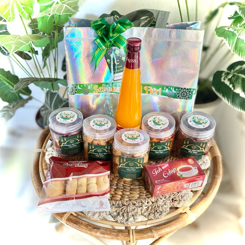 

hampers lebaran by @wn_craft // parcel lebaran // parcel idul fitri // hampers kue kering // hampers idul fitri // hampers custom