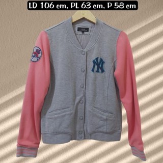 Preloved Jaket Varsity MLB untuk Cewek  Wanita