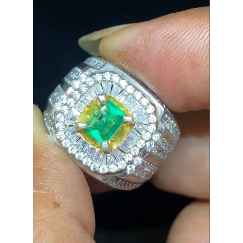 Natural emerald beryl Columbia in significant