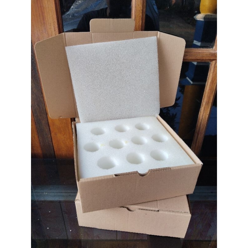 

Kardus peking telur plus busa