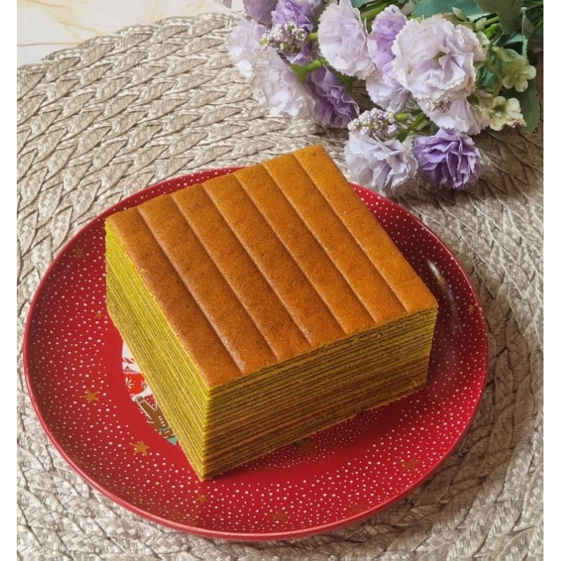 

Lapis Legit Dapoerjgc 10x10x7cm kemasan toples Free dus dan pita + sticker lebaran