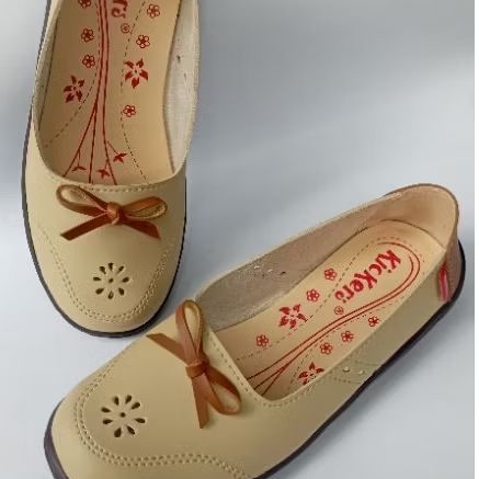 Sepatu Wanita Model Pita Kekinian