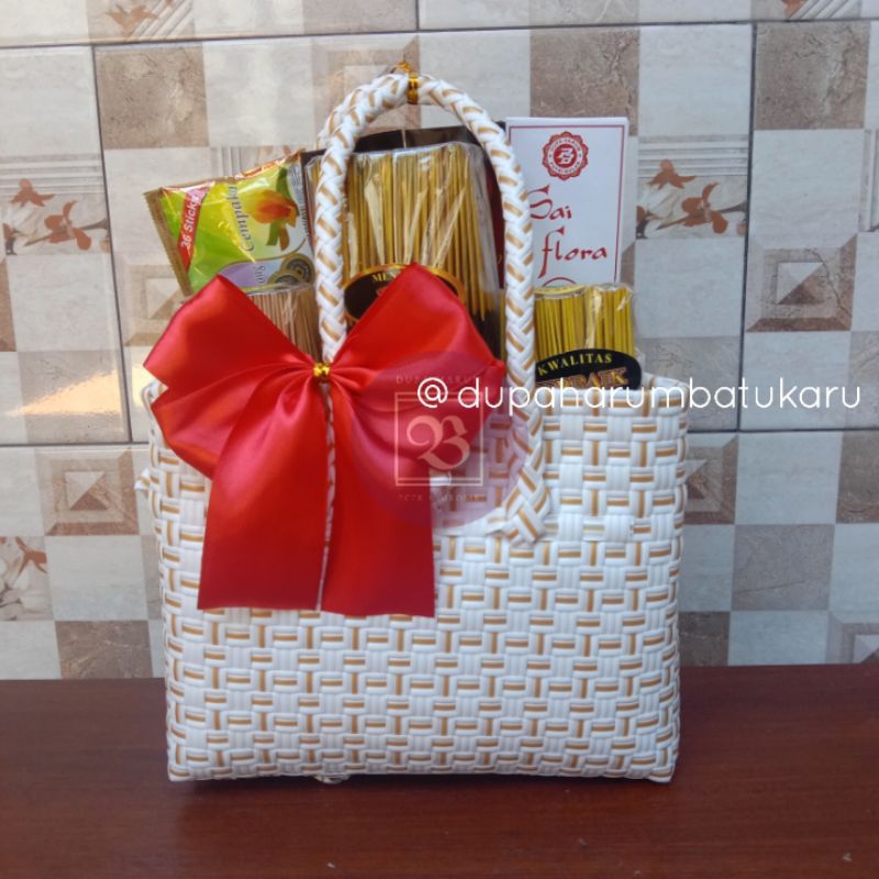 

PARCEL , HAMPERS , GIFT Parsel Nyepi , Hampers Nyepi , Parsel Galungan , Hampers Galungan , Parsel Dupa , Hampers Dupa Paket K