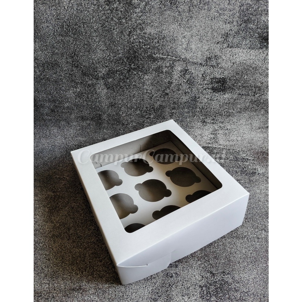 

Box Cupcake Putih Isi 9 Bahan Duplex Full Coated+Inner Sekat 9 Ukuran 25x25x9 Kotak Kue Pudding Pie Muffin