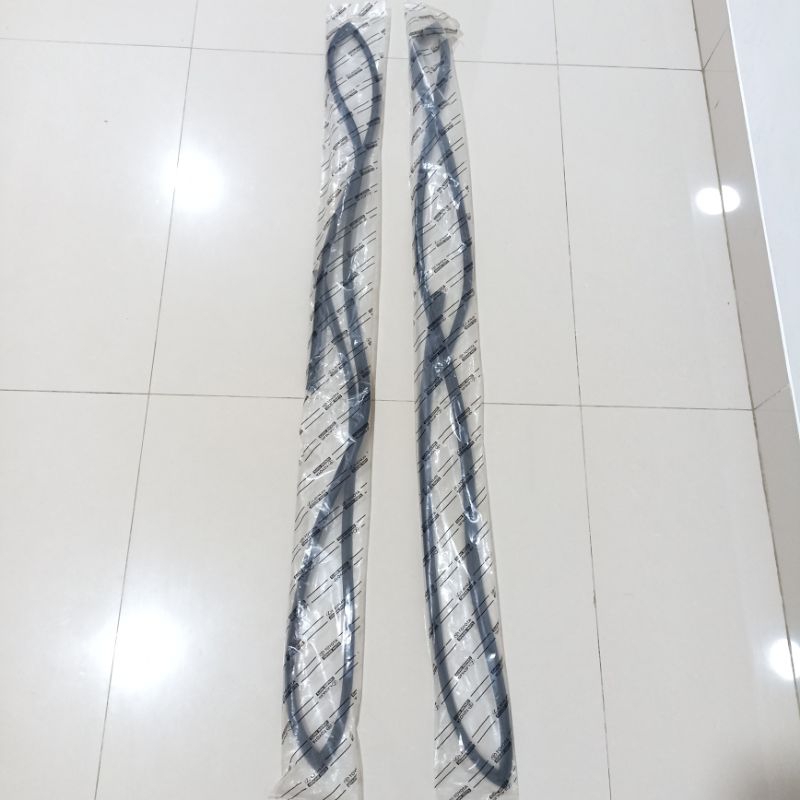 Karet Kaca bagian depan Mobil Toyota Avanza Original