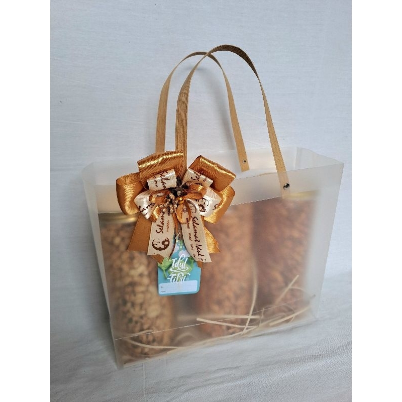 

Hampers Lebaran Makaroni Bantet Daun Jeruk