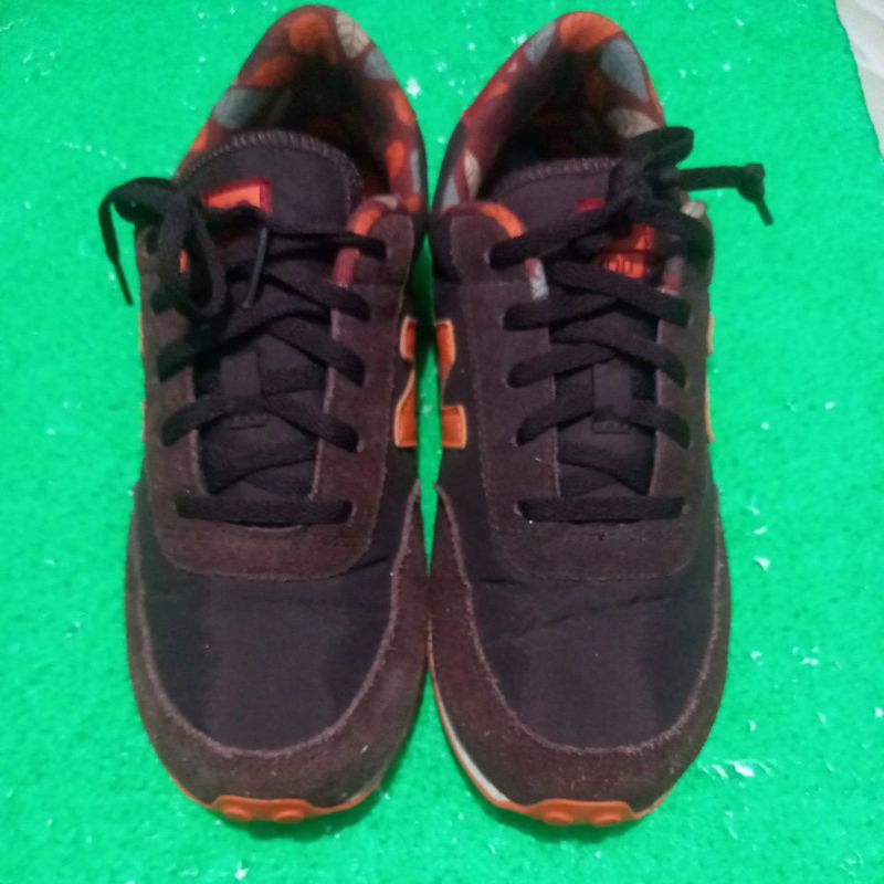 Sepatu casual wanita NB410 coklat orange