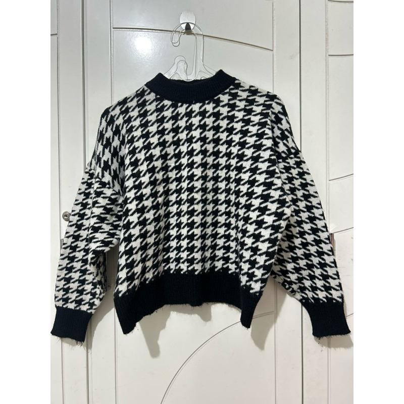 Houndstooth crop sweater
