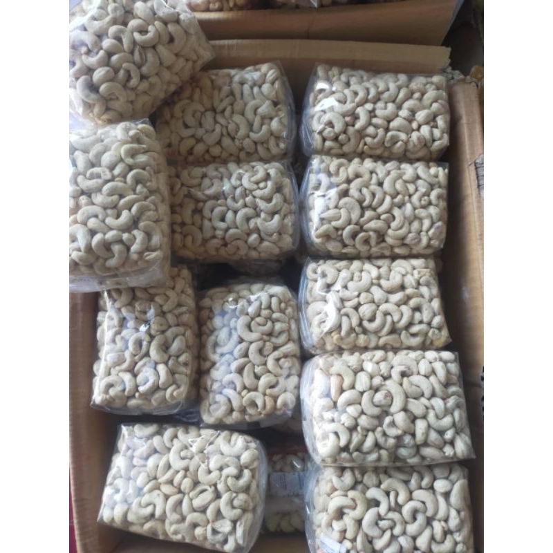 

1kg kacang mete mentah