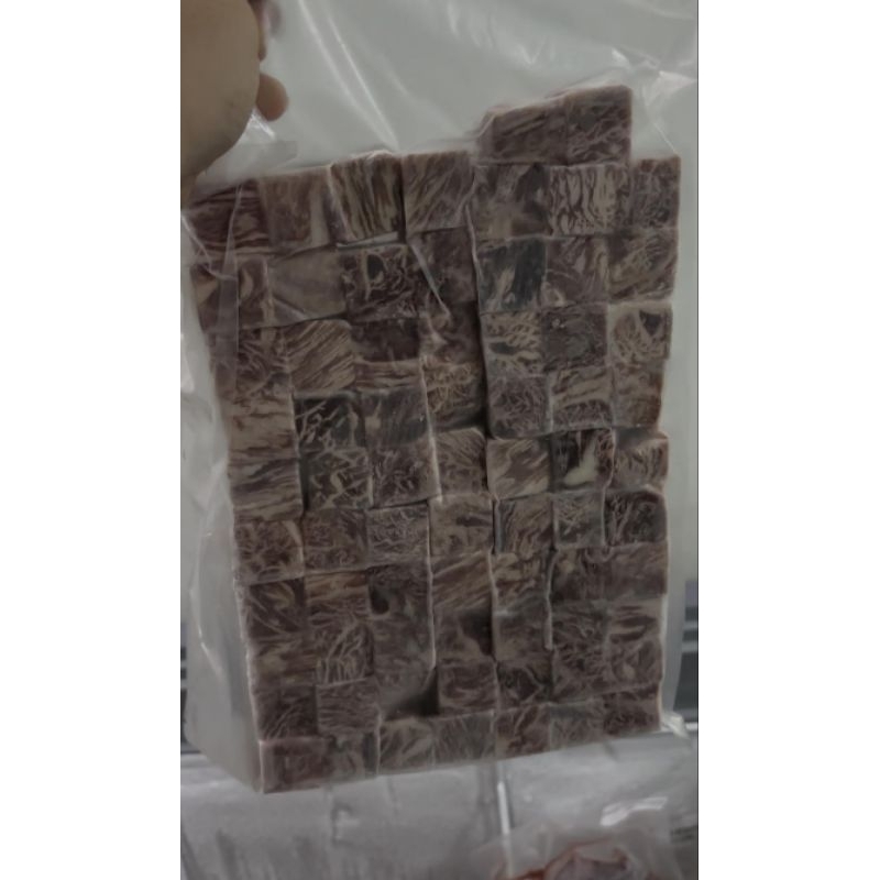 

saikoro meltiqu 500gr / daging saikoro kemasan ekonomis 500gr /daging olahan berkualitas premium/sukisuki