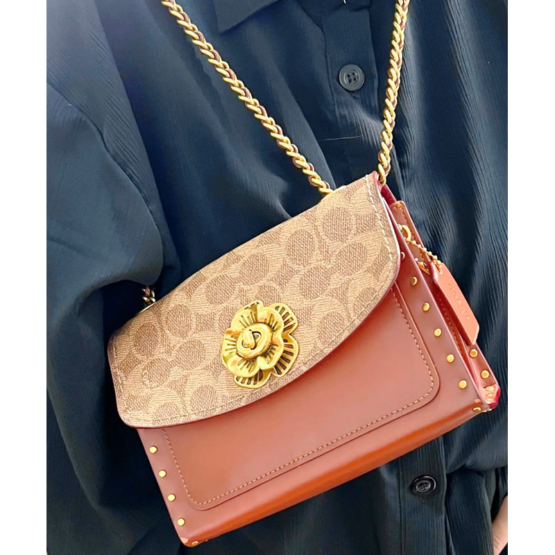 coach parker signature canvas 18