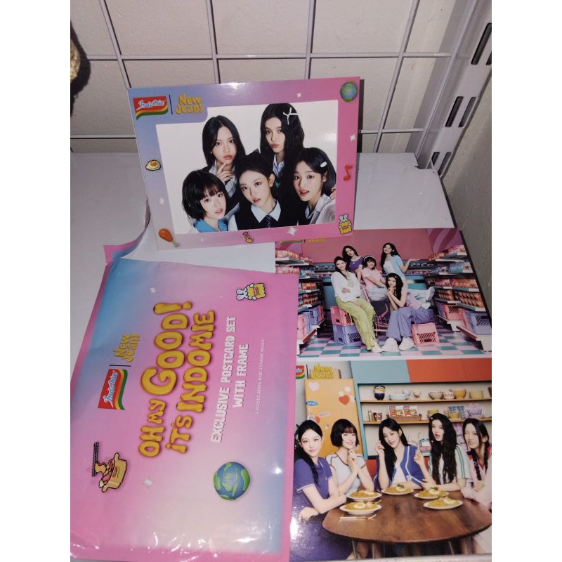 

Postcard Indomie newjeans