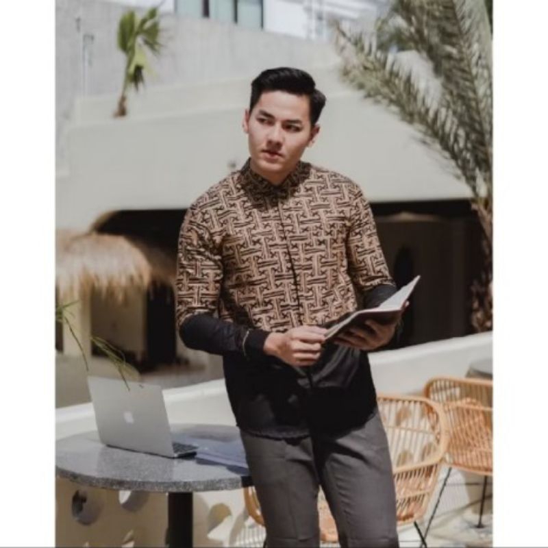 Kemeja Batik Pria NUC.ID Ali 01 (Hitam-Motif Mocca)
