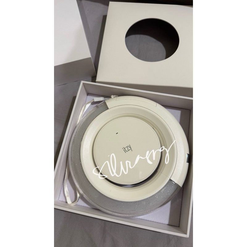 PRELOVED LIGHTRING LIGHTSTICK ITZY ORIGINAL (BACA DESKRIPSI)