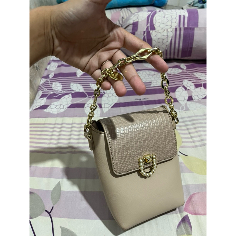 Preloved Elizabeth Tas Wanita
