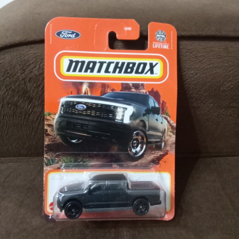 2022 ford f-150 lightning matchbox hitam