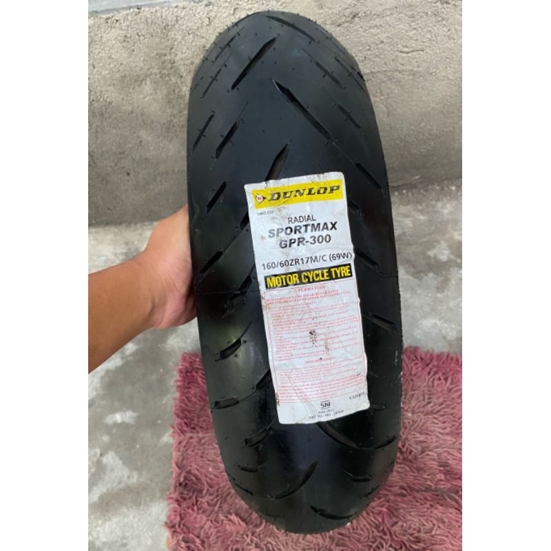 Ban tubeless belakang moge merk Dunlop Sportmax GRR300 ukuran 160/60-17